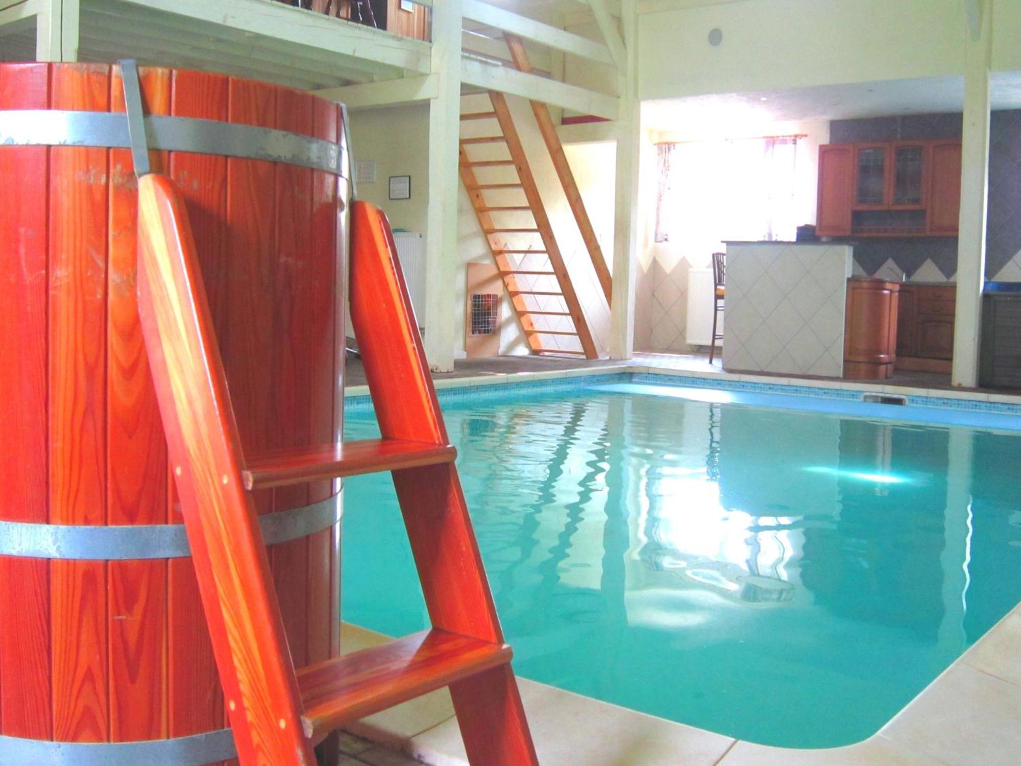Modern Holiday Home In Sourbrodt With Private Pool เวมส์ ภายนอก รูปภาพ